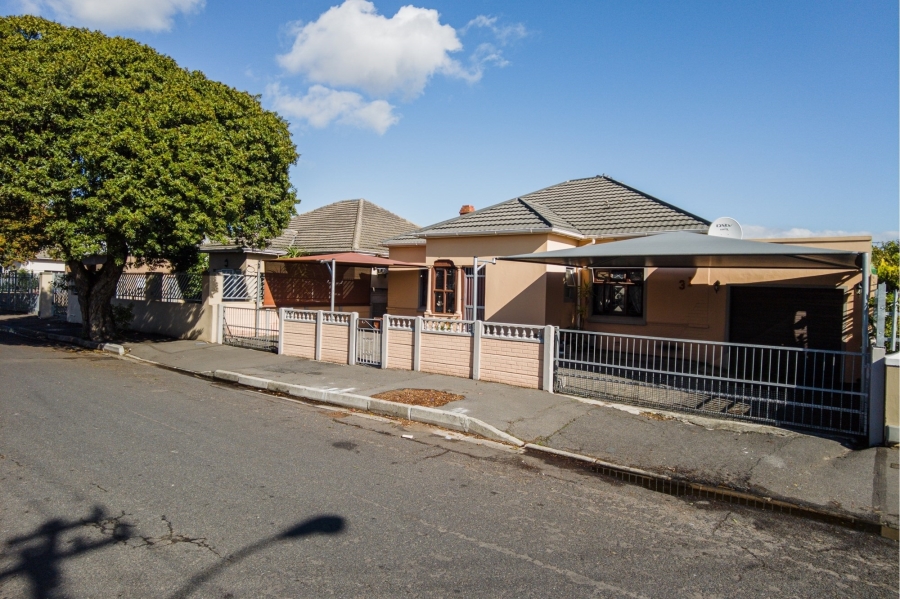 3 Bedroom Property for Sale in Goodwood Estate Western Cape